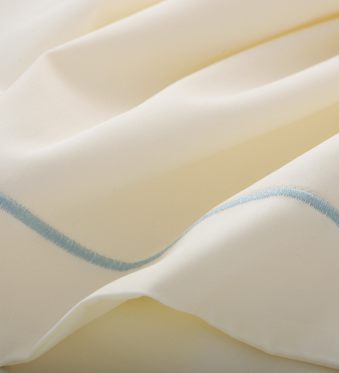 1300 Threads Uplift-Dry & Glow Series - Snow White (AU001)