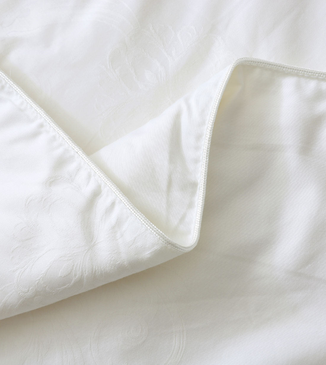 7A Deluxe Mulberry Silk All-Season Jacquard Duvet (A7000DKS)