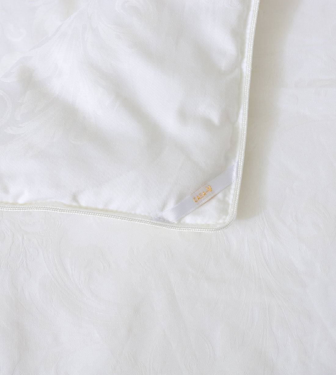 7A Deluxe Mulberry Silk All-Season Jacquard Duvet (A7000DKS)
