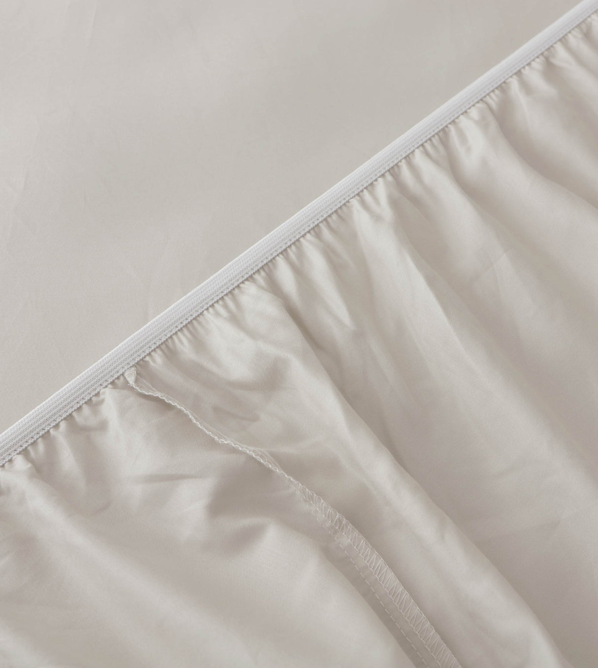 新年限定套裝-Sicili 1200針純色長絨棉床笠連枕袋 - 輕紗灰 (SP150FDS) 配 竹纖維抗菌爽膚被 (NP000BAQ) *套裝內已附送枕袋保護套1件