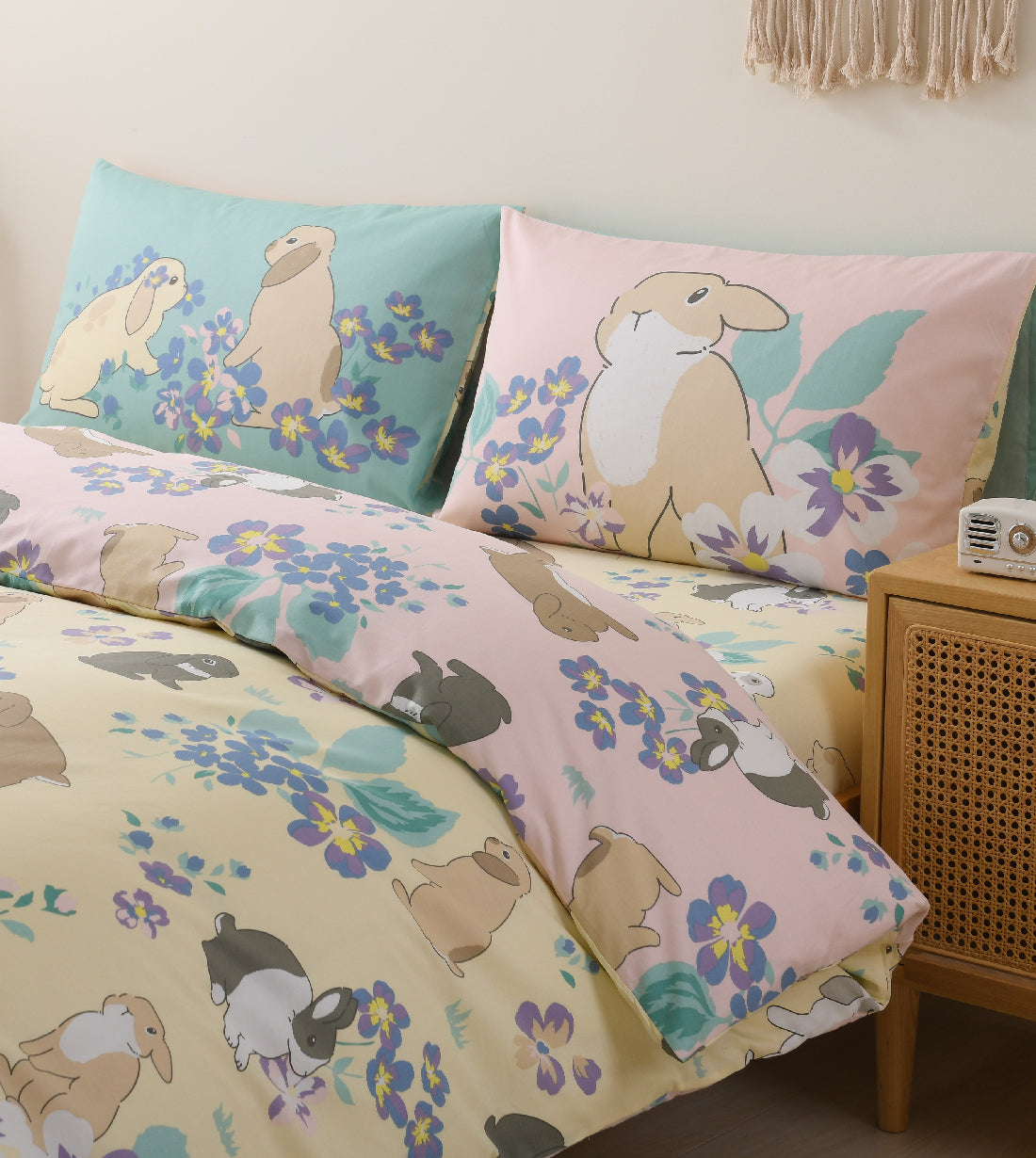 840 Threads Puggy & Bunny in Wonderland Cotton Series (VC055)