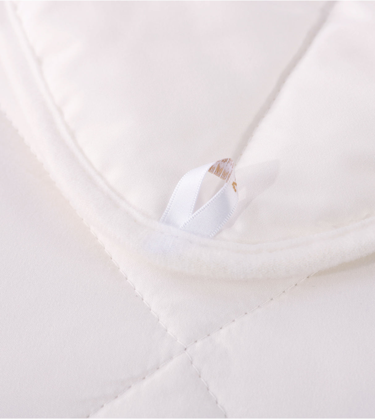 新年限定套裝-Sicili 1000針超柔全天絲™系列 (TC683) 配 CASA-V 竹炭大豆舒壓枕 (VP100BWS19) 配 CASA-V 竹炭大豆夏凉被 (VP000BCQ) *套裝內已附送枕袋保護套1件