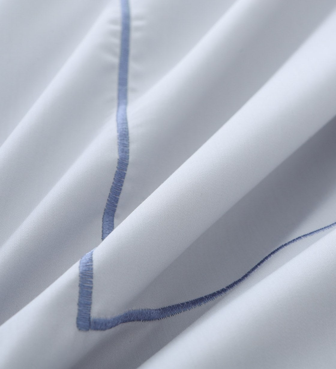 1300 Threads Uplift-Dry & Glow Series - Cloudy Water Blue (AU004)